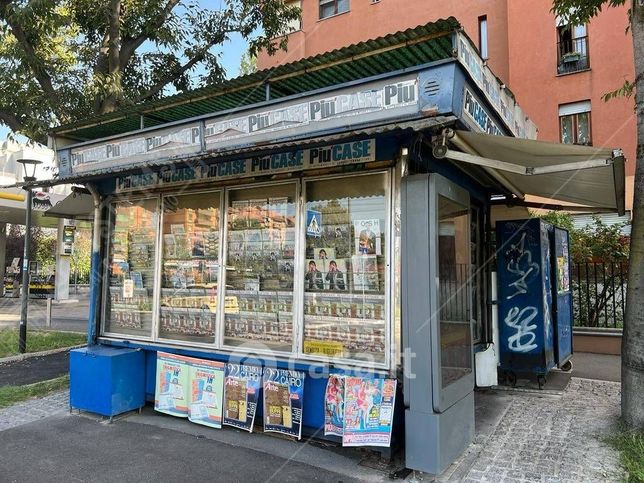 Attivitã /licenza (con o senza mura) in commerciale in Via Francesco Primaticcio