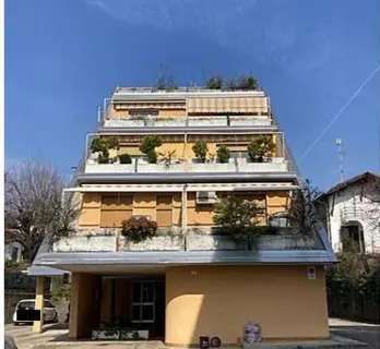 Appartamento in residenziale in Via Carlo Cattaneo 10