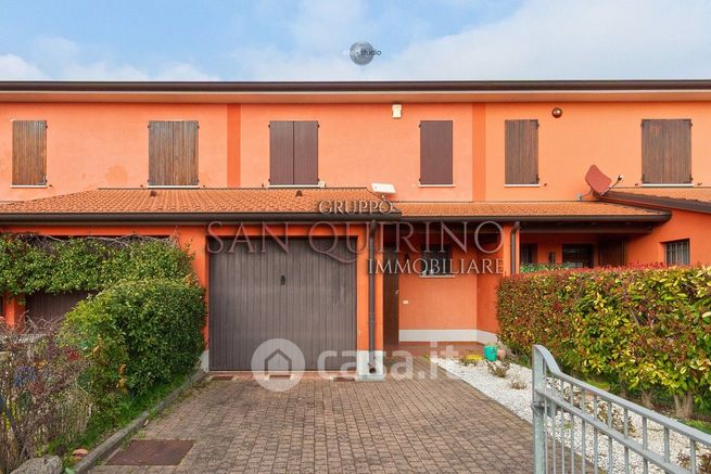 Villa in residenziale in Via F. de Andre' 11