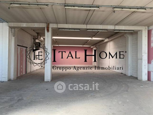 Capannone in commerciale in Via Nullo