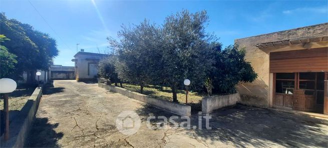 Casa indipendente in residenziale in 