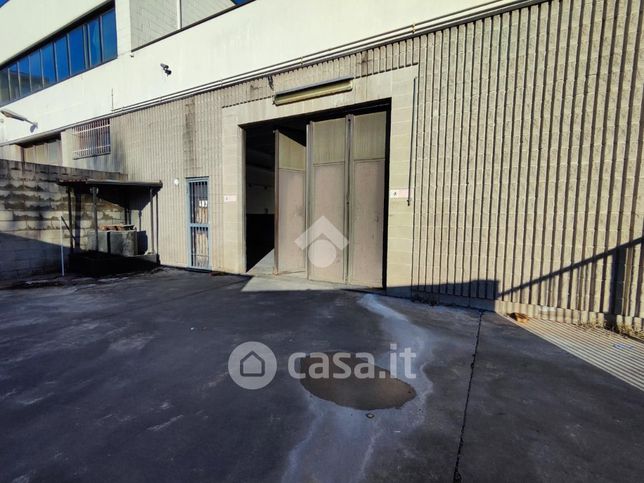 Capannone in commerciale in Via Ludovico Muratori 80