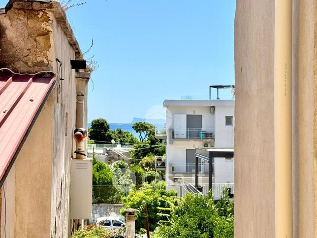 Appartamento in residenziale in Via Palinuro