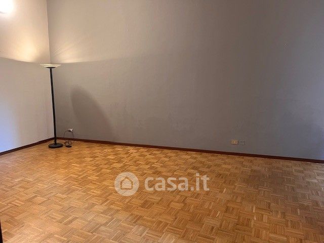 Ufficio in commerciale in Via Carlo Cattaneo
