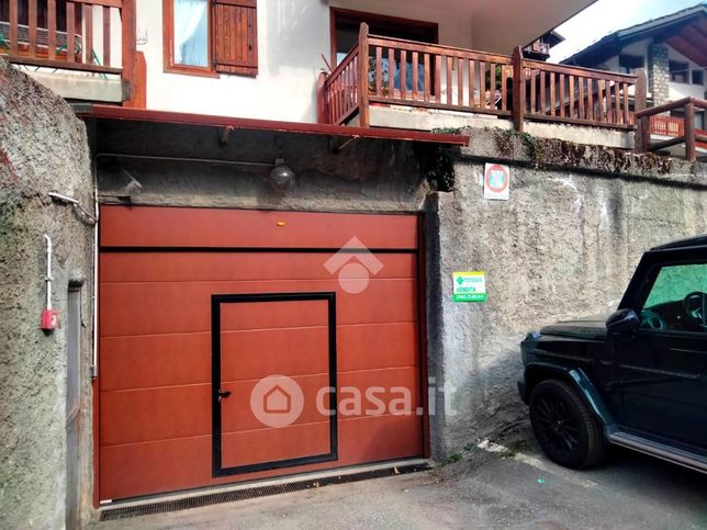 Box/posto auto in residenziale in Strada delle Volpi 24