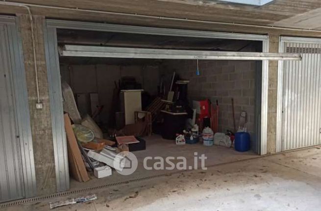 Garage/posto auto in residenziale in Via San Dionigi 5