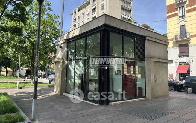 Box/posto auto in residenziale in Piazza Fratelli Bandiera 1