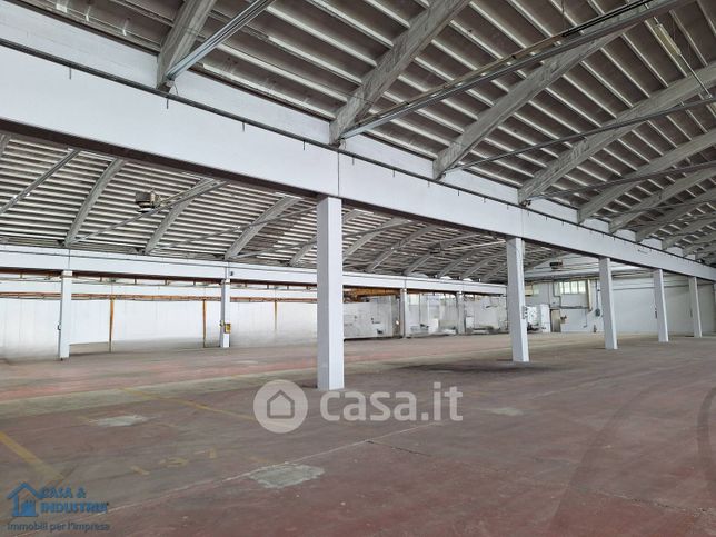Capannone in commerciale in Via Parco