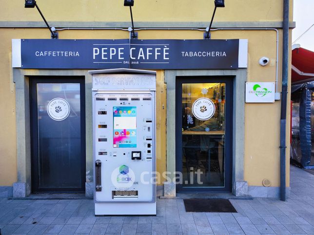 Attivitã /licenza (con o senza mura) in commerciale in Piazza Umberto I 6