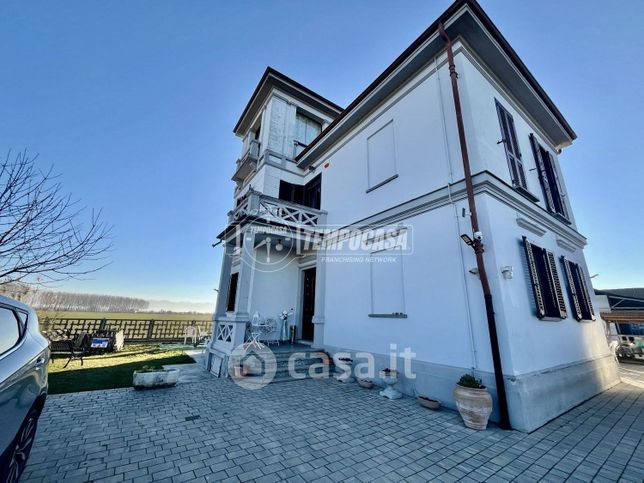 Casa indipendente in residenziale in
