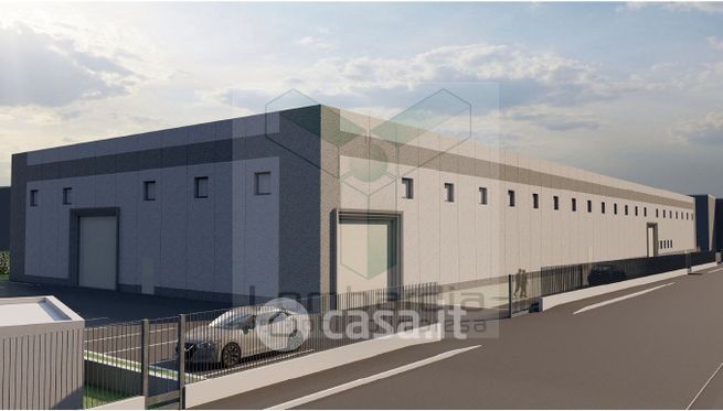 Capannone in commerciale in 