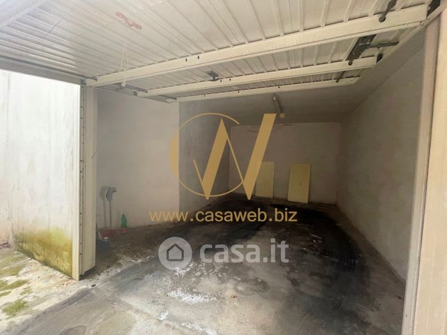 Garage/posto auto in residenziale in Viale Trieste 29 -5