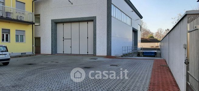 Capannone in commerciale in Via Cesare Battisti 70