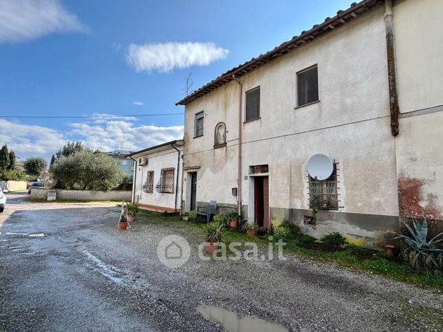 Villetta a schiera in residenziale in Via Valdinievole Sud 78
