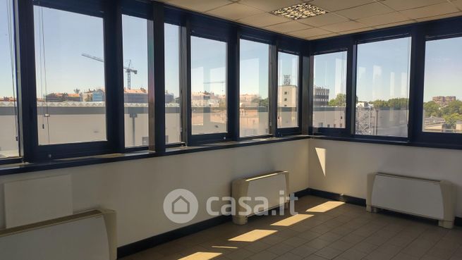 Ufficio in commerciale in Via Clemente Prudenzio 16