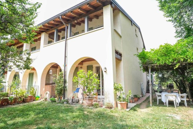 Villetta a schiera in residenziale in