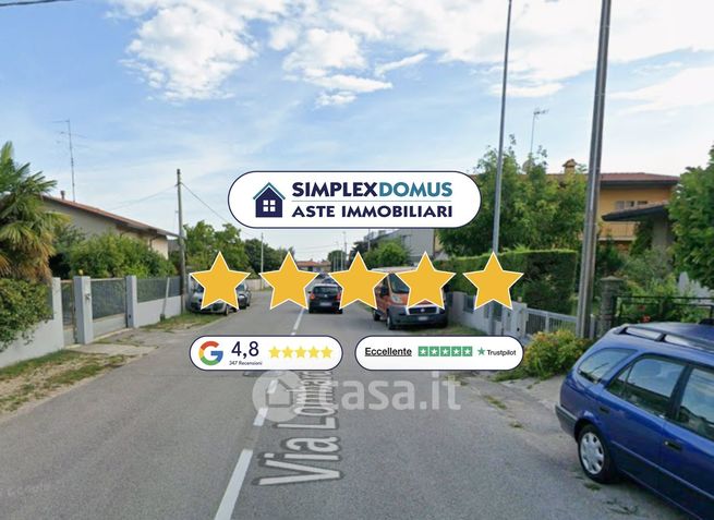 Appartamento in residenziale in Via Lombardia