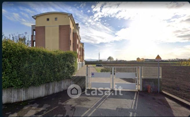 Garage/posto auto in residenziale in Stradello Oscar Reinach