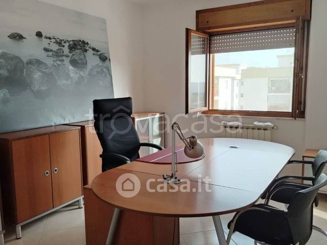 Ufficio in commerciale in 