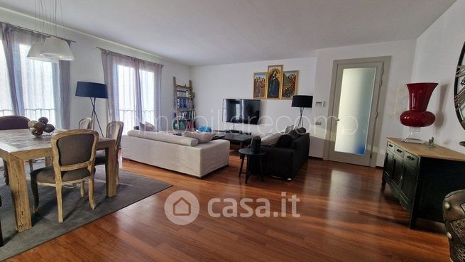 Appartamento in residenziale in Via Torno 18