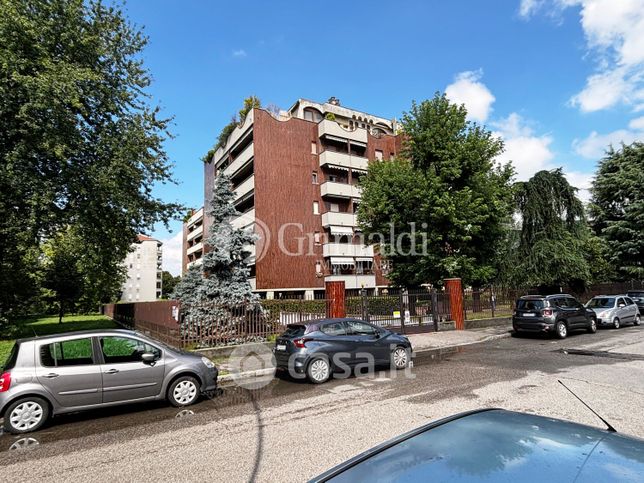 Appartamento in residenziale in Via Iseo 6