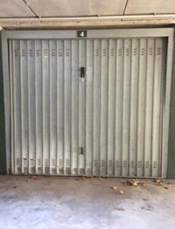 Box/posto auto in residenziale in Viale Lazio 43