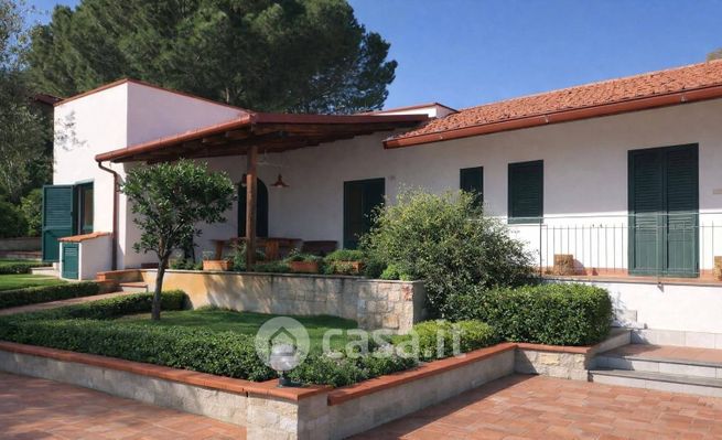 Villa in residenziale in 