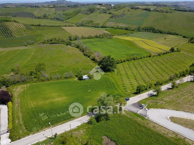 Terreno agricolo in commerciale in Via Montale 10