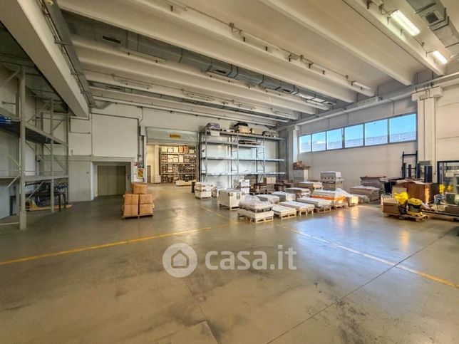 Capannone in commerciale in Via 1º Maggio 41