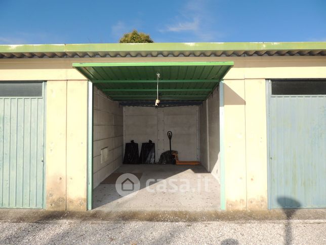 Garage/posto auto in residenziale in Via Pavia