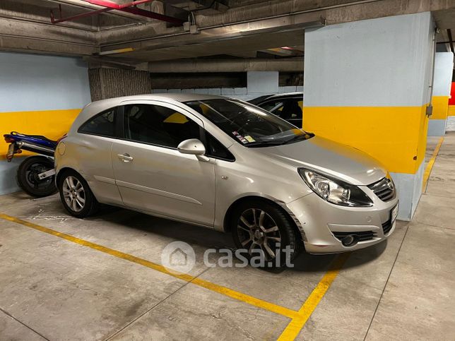 Box/posto auto in residenziale in Via Gabriele d'Annunzio