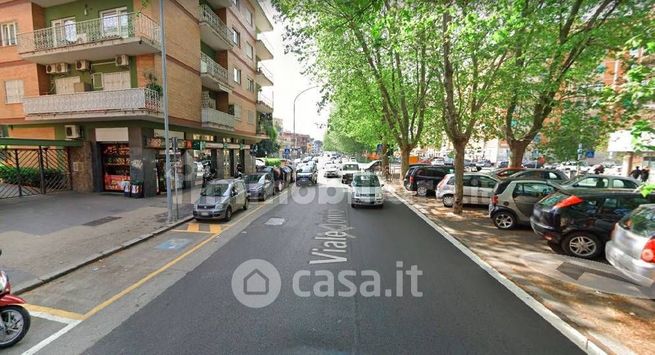Negozio/locale commerciale in commerciale in Viale Jonio