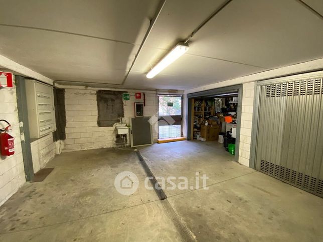 Garage/posto auto in residenziale in Via Edera 51