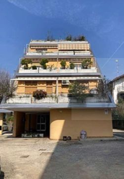 Appartamento in residenziale in Via Carlo Cattaneo 10