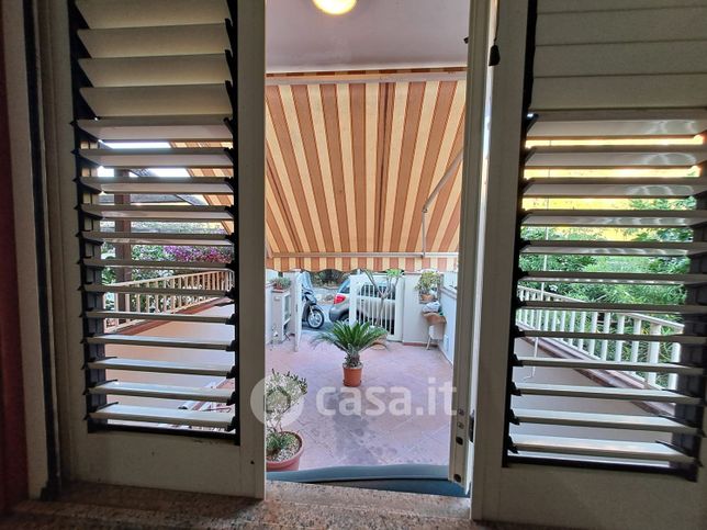 Villetta a schiera in residenziale in Via Nettuno 151