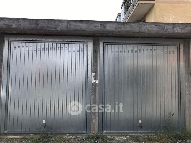 Box/posto auto in residenziale in Via Rivalta 5