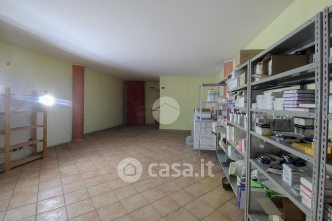 Ufficio in commerciale in Via Antonio Tadini 1