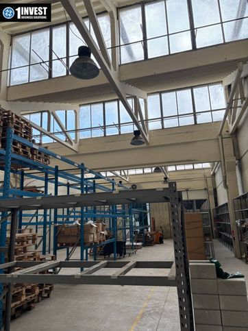 Capannone in commerciale in 