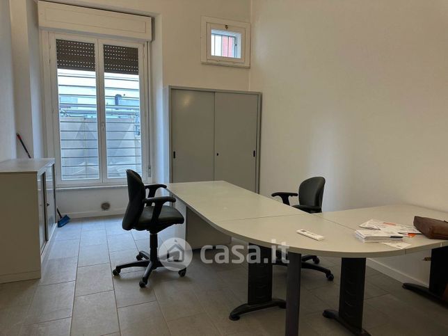 Ufficio in commerciale in 