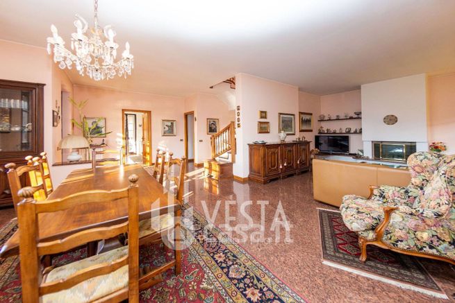 Villa in residenziale in Via T. Edison 18/A