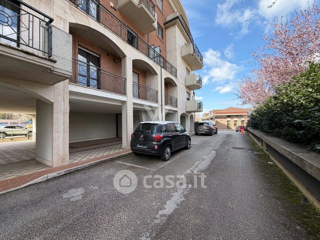 Ufficio in commerciale in Via Insorti d'Ungheria