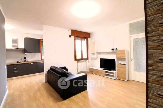 Appartamento in residenziale in Via Portavallesella 5