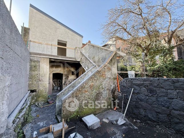 Casa indipendente in residenziale in Via F. Crispi