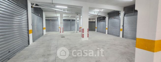 Box/posto auto in residenziale in Via Antonio Silvani