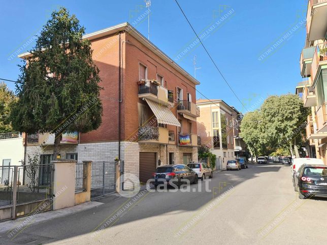 Capannone in commerciale in Via Gian Battista Pergolesi