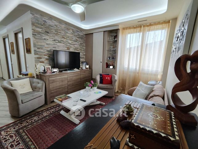 Appartamento in residenziale in Via Pietro Maroncelli 2