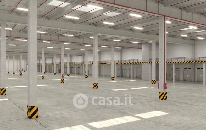 Capannone in commerciale in 