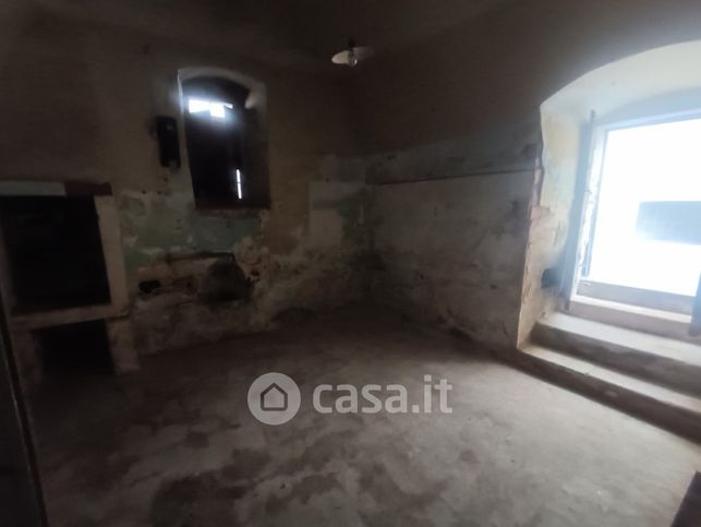 Casa indipendente in residenziale in Via Porta Reale 6