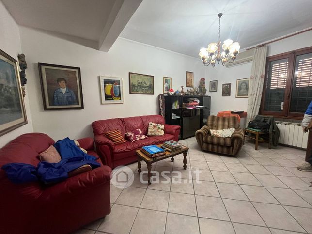 Casa indipendente in residenziale in 