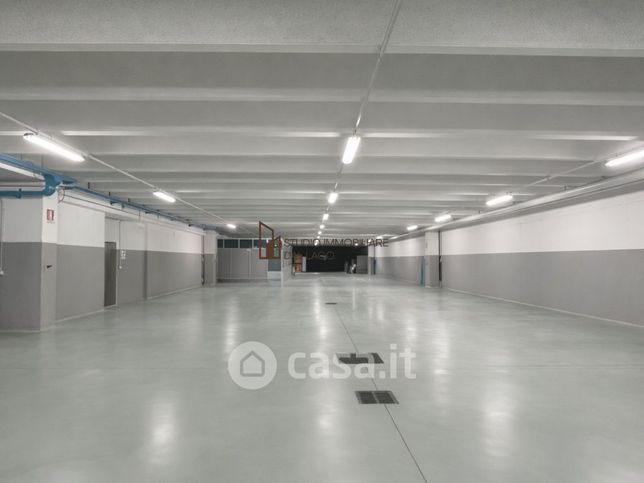 Capannone in commerciale in Via Lago Maggiore